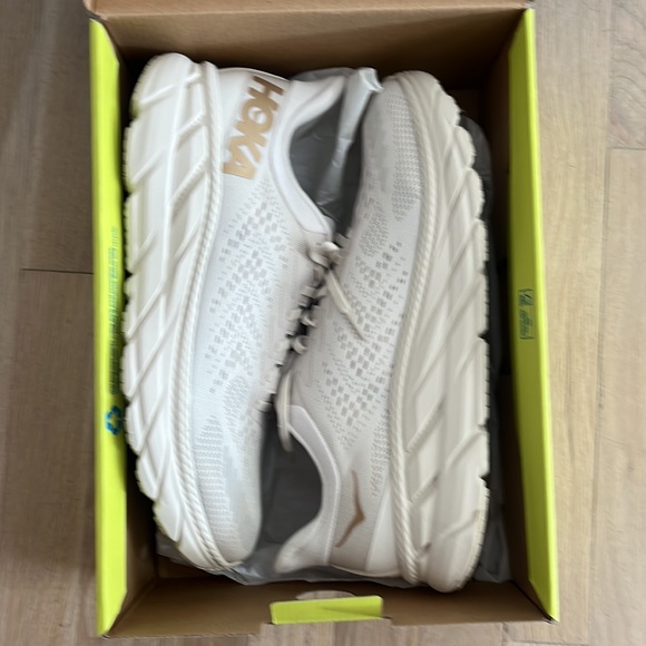 HOKA CLIFTON 7 (ALMOND MILK/BRONZE) - Picture 4 of 9